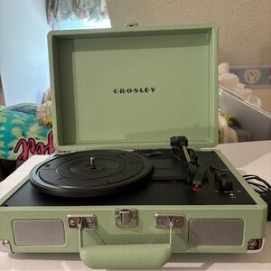 Crosby vinyl record player